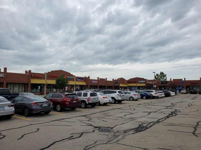 1350 E Chicago St, Elgin, IL à louer - Photo du bâtiment - Image 3 de 11