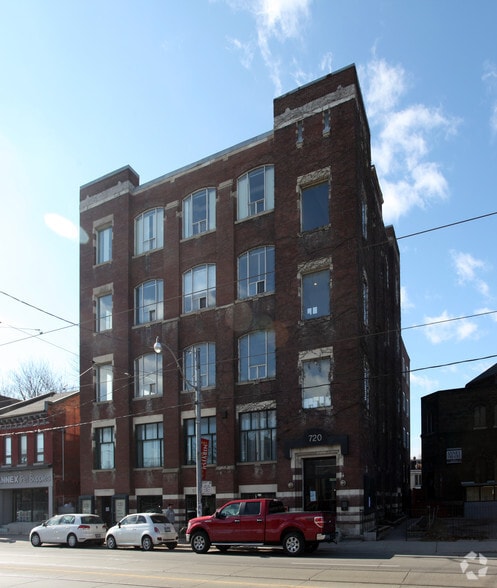 720 Bathurst St, Toronto, ON for lease - Building Photo - Image 2 of 2