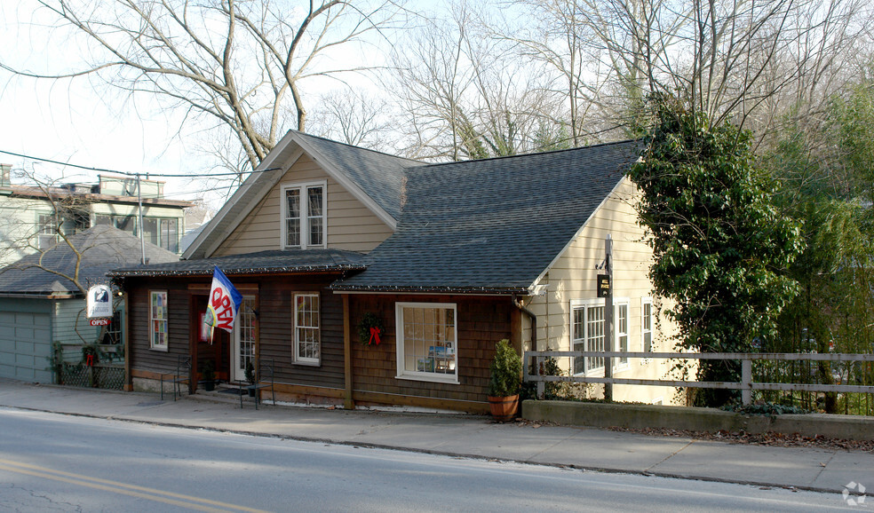 5 W Main St, Chester, CT à vendre - Photo principale - Image 1 de 1