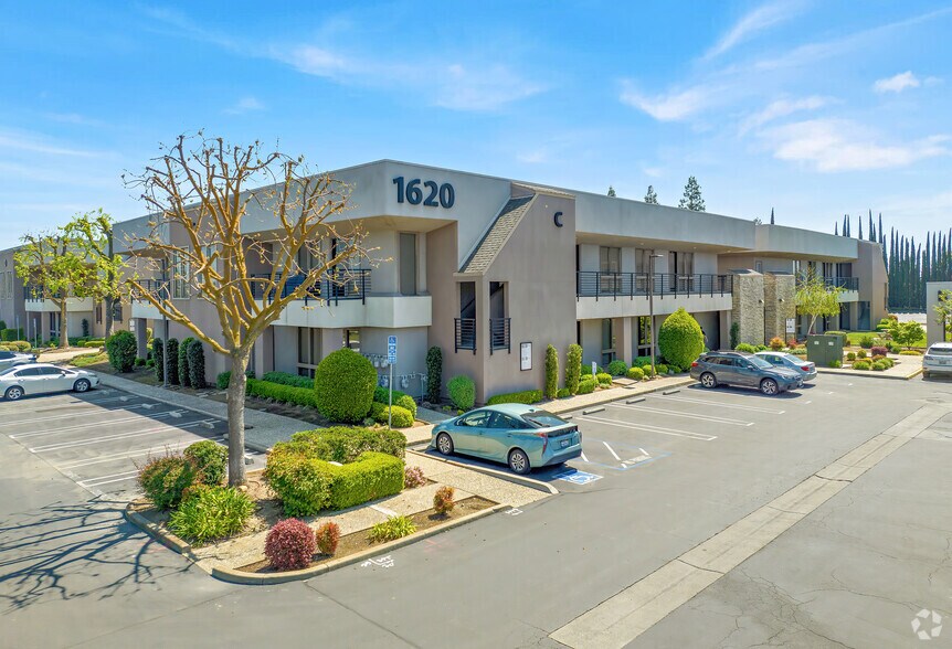 1620 N Carpenter Rd, Modesto, CA à louer - Photo du bâtiment - Image 2 de 5