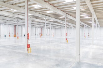 Calle de Gregorio Marañón, 2, Getafe, Madrid for lease Interior Photo- Image 2 of 11