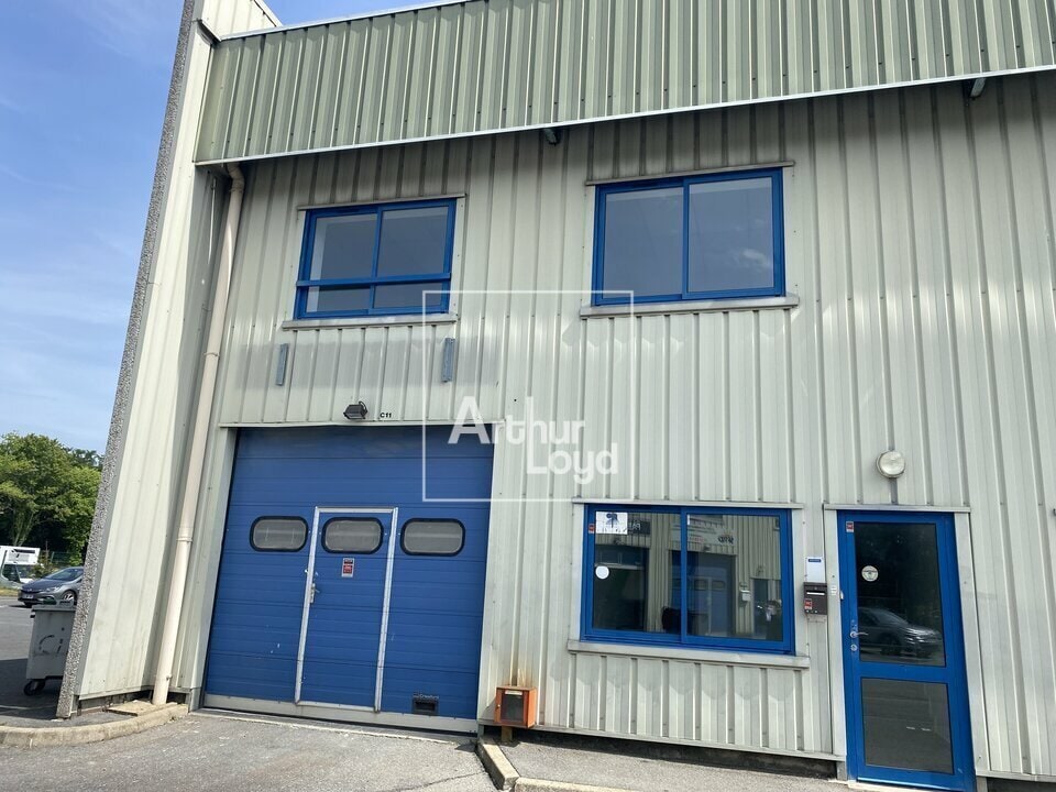 Industrial in Lisses for lease Building Photo- Image 1 of 11
