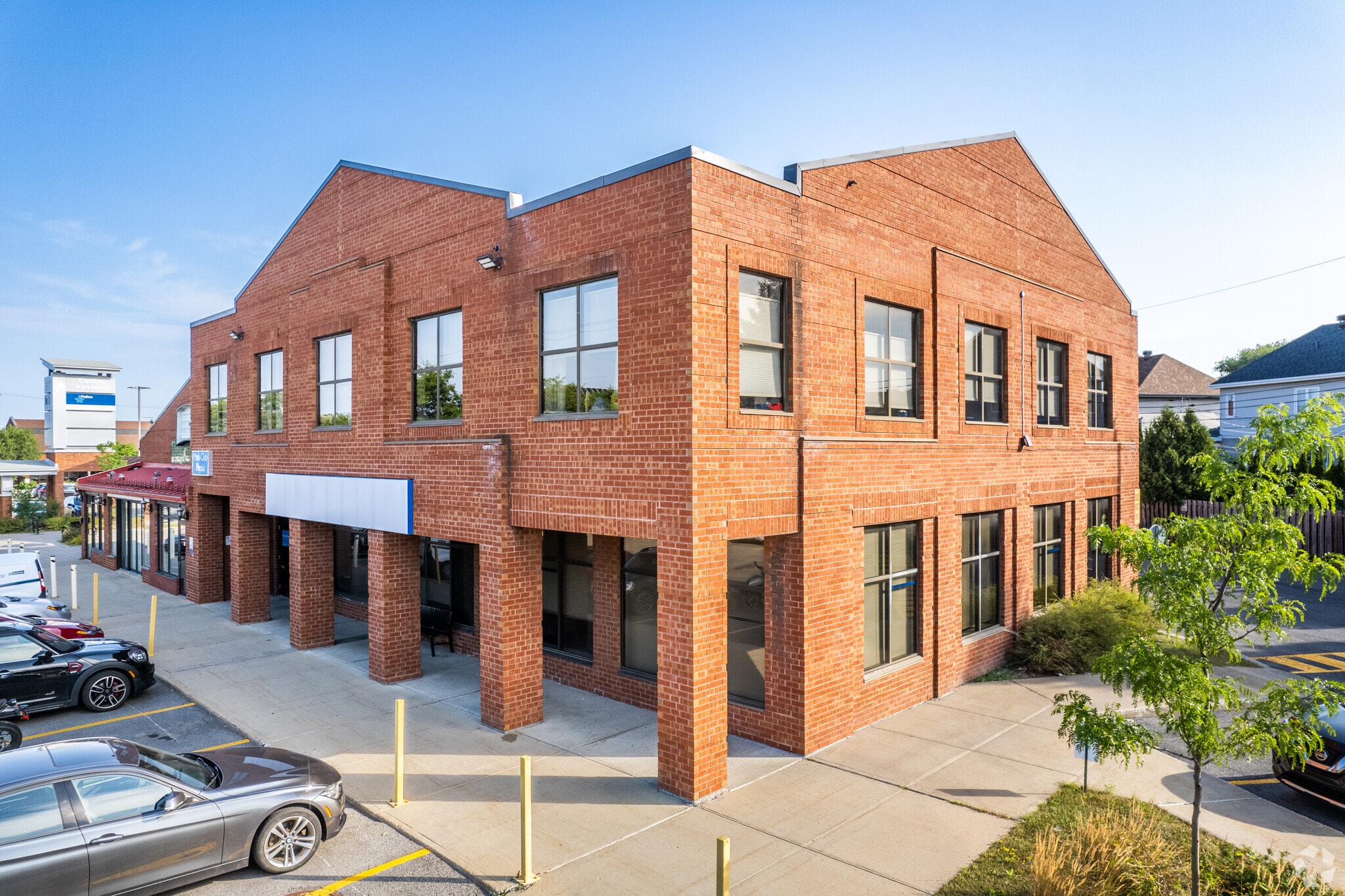 2915 Boul Saint-Charles, Kirkland, QC for lease Primary Photo- Image 1 of 16