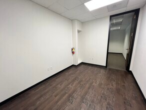 1900 Hines St SE, Salem, OR for lease Interior Photo- Image 2 of 3