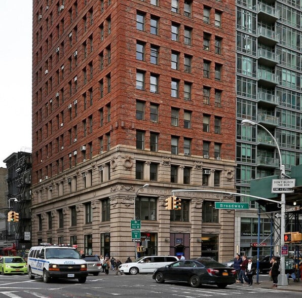 277 Broadway, New York, NY à louer - Photo du bâtiment - Image 1 de 7