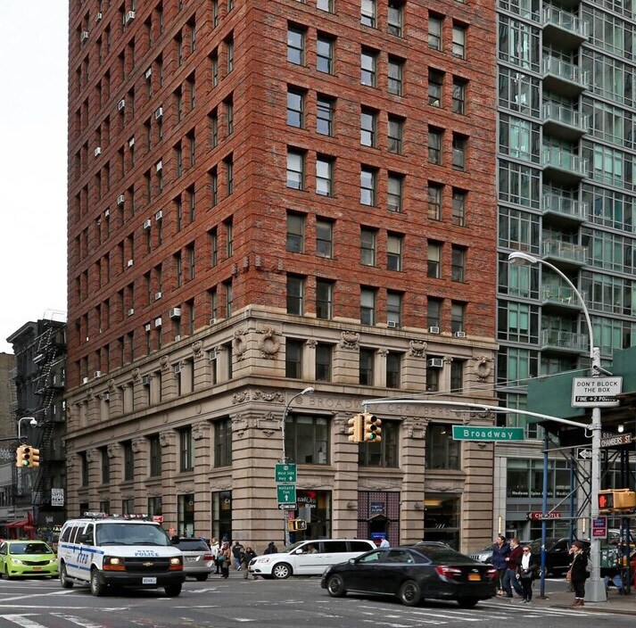 277 Broadway, New York, NY à louer Photo du bâtiment- Image 1 de 8