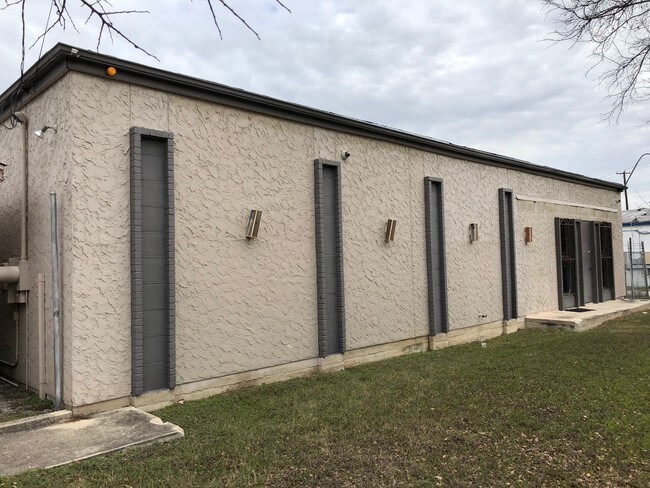 Plus de détails pour 3311 Roselawn Rd, San Antonio, TX - Bureau à vendre