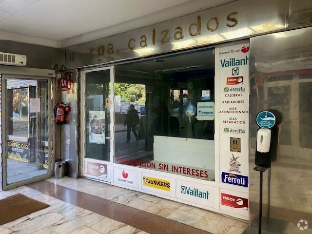 Madrid, MAD 28031 - Unit Puerta 18, Esc. 3 - - Interior Photo - Image 2 of 4