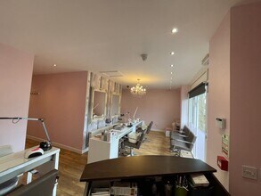 104-148 Carmondean Centre South Rd, Livingston à louer Photo intérieure- Image 1 de 5