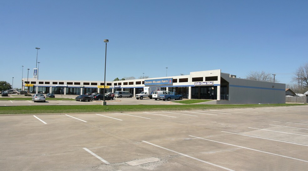 2801 E Pioneer Pky, Arlington, TX for lease - Building Photo - Image 2 of 9