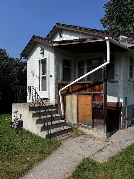 432 14 NW ave, Calgary, AB à vendre - Photo du bâtiment - Image 3 de 5