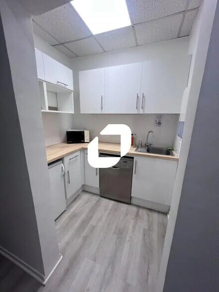 Office in Meaux for lease - Interior Photo - Image 2 of 2