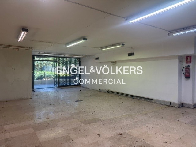 Retail in Esplugues de Llobregat, Barcelona for lease Interior Photo- Image 1 of 17
