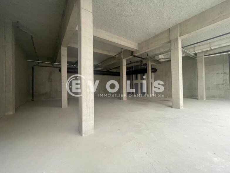 Flex in Bordeaux for sale - Interior Photo - Image 3 of 10