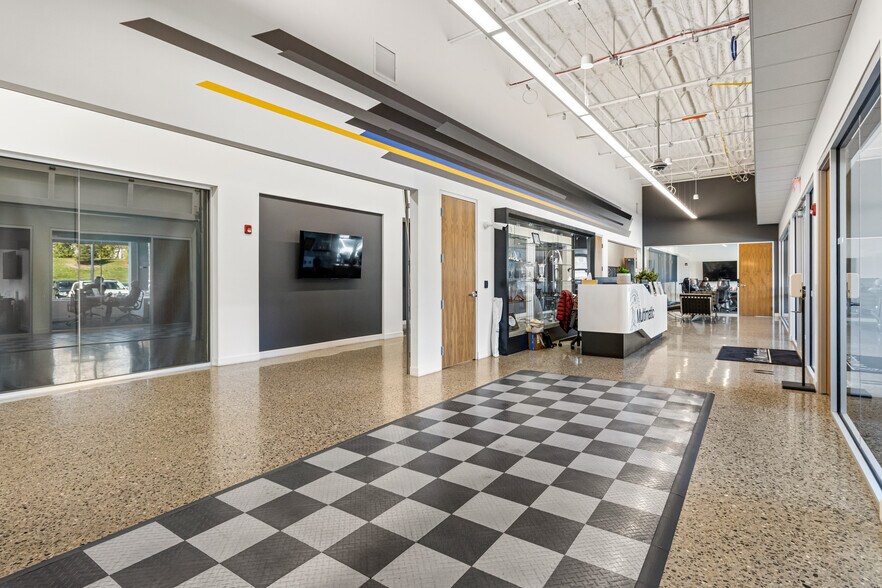 40000 Grand River Ave, Novi, MI à louer - Photo du bâtiment - Image 2 de 17