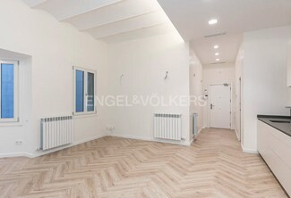 Plus de détails pour Multi-résidentiel à vendre