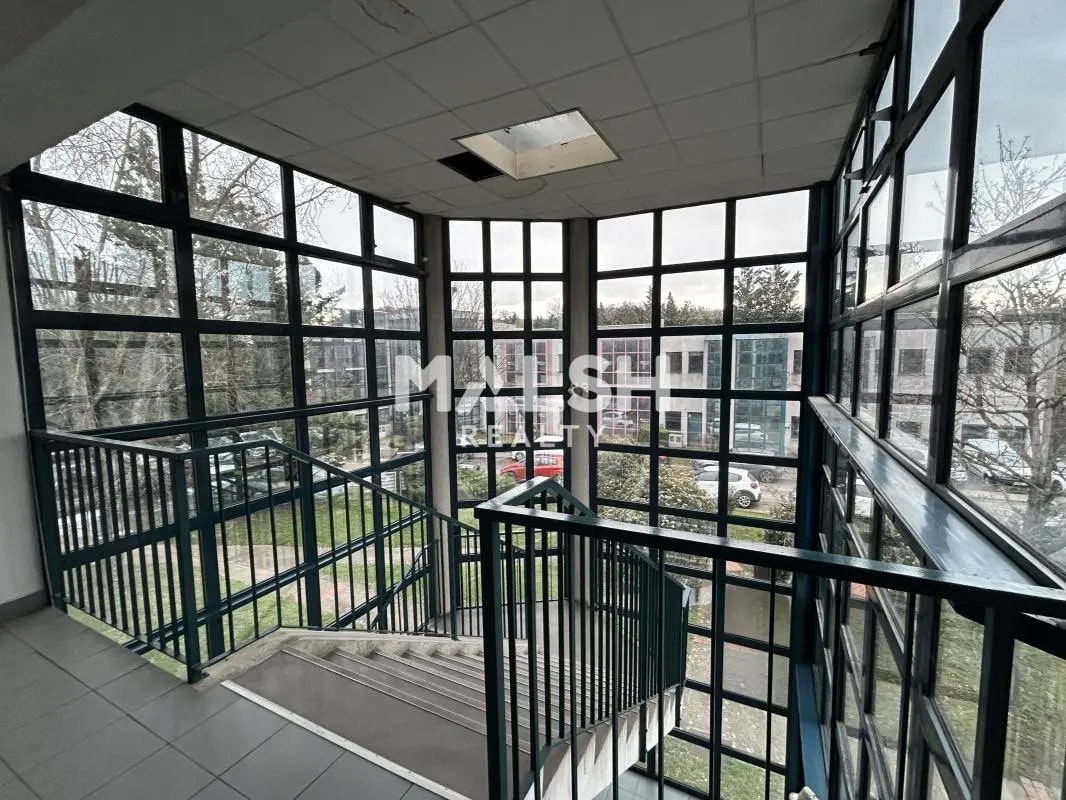 Office in Saint-Genis-Laval for sale Lobby- Image 1 of 13