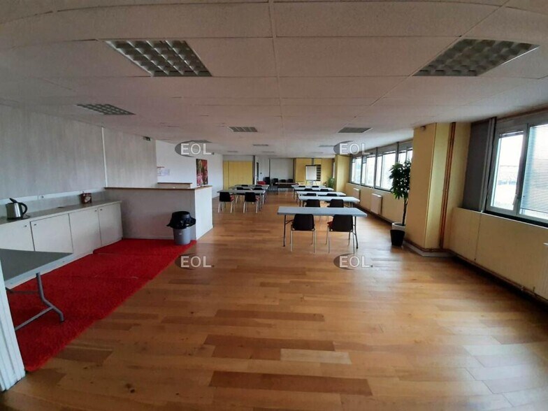 Office in Vitry-sur-Seine for sale - Building Photo - Image 1 of 6