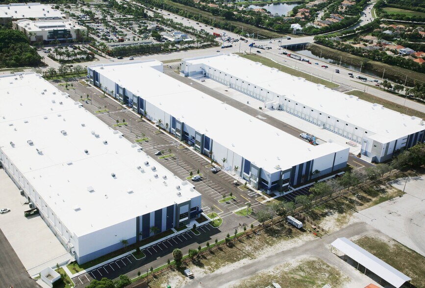 101 Sansburys Way, West Palm Beach, FL à louer - Photo du bâtiment - Image 2 de 3