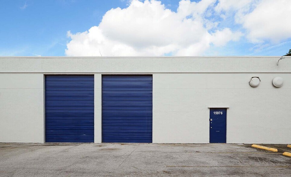 15900-15998 NW 48th Ave, Miami Gardens, FL à louer - Photo du bâtiment - Image 3 de 9