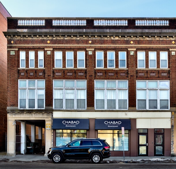 SPG Student Housing Portfolio portfolio of 32 properties for sale on LoopNet.ca - Building Photo - Image 3 of 18