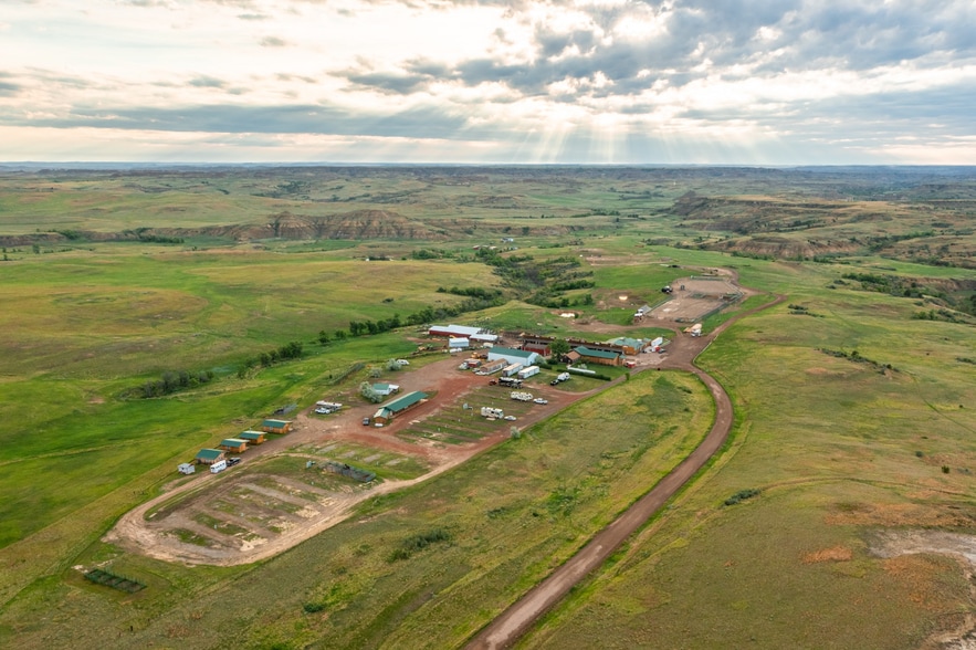 3100 Buffalo Gap Rd, Medora, ND for sale - Aerial - Image 1 of 11