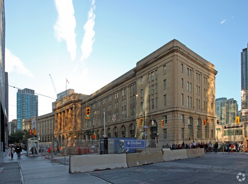 1 Front St W, Toronto, ON for lease - Building Photo - Image 2 of 9