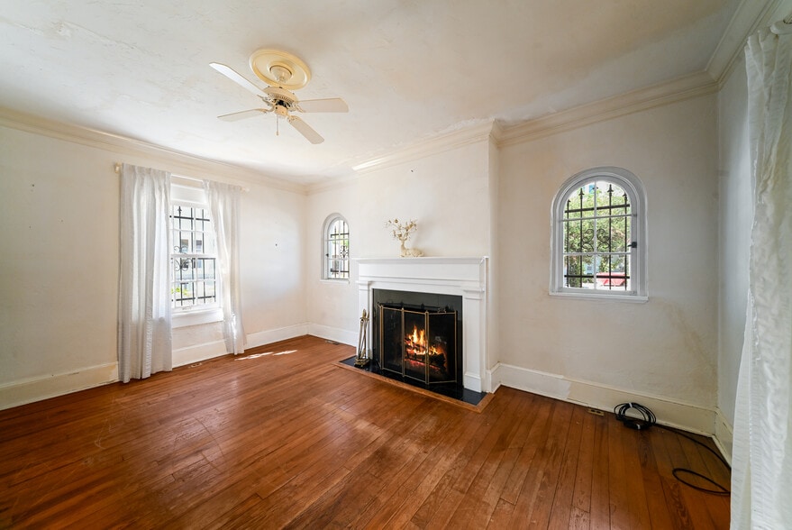 411 Burns Ct, Sarasota, FL for sale - Building Photo - Image 3 of 19