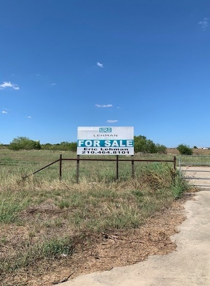 3520 W US Highway 90, Seguin, TX for sale - Building Photo - Image 2 of 4