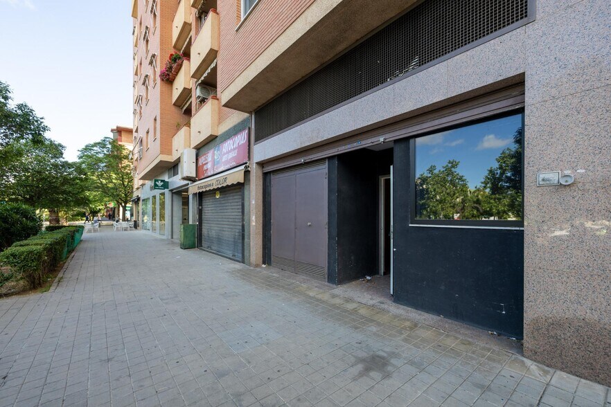 Commerce de détail dans Granada, Granada à vendre - Photo du bâtiment - Image 3 de 38