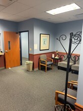 300 Chapel Harbor Dr, Pittsburgh, PA for lease Lobby- Image 2 of 9