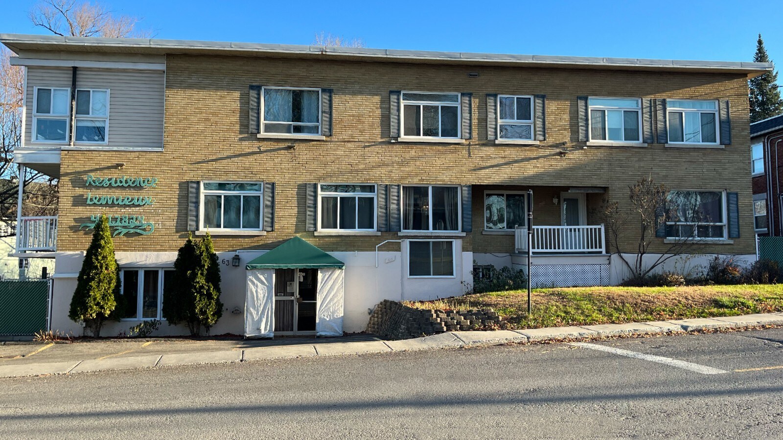 63-65 St De Saint-Faustin, Saint-jerome, QC for sale Primary Photo- Image 1 of 1