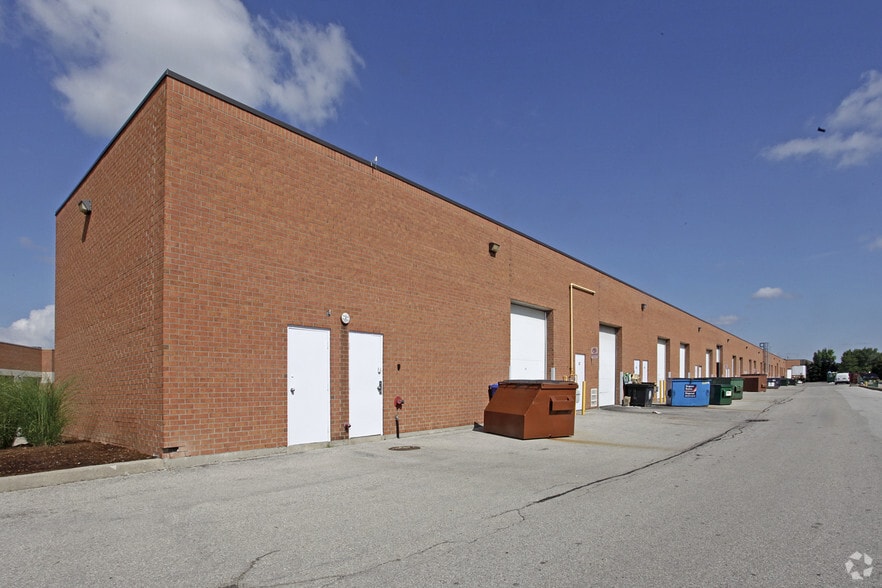 3176 Ridgeway Dr, Mississauga, ON à louer - Photo du bâtiment - Image 2 de 2