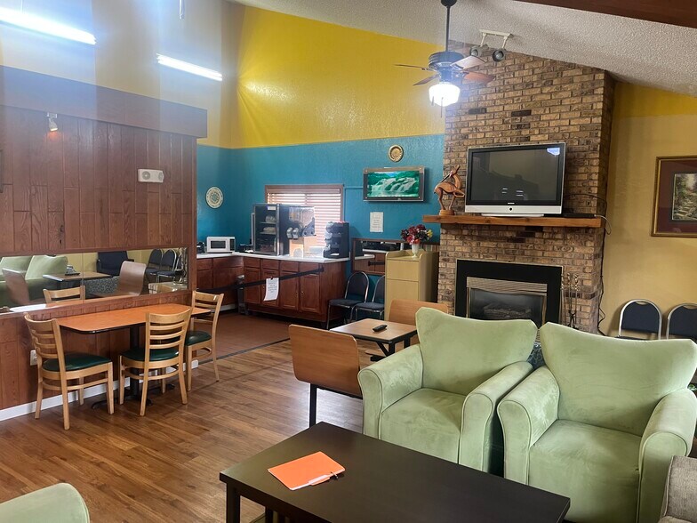 1700 2nd Ave NW, Stewartville, MN à vendre - Photo du bâtiment - Image 3 de 21