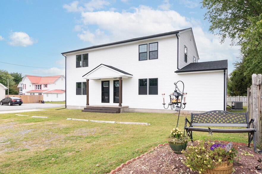 105 E Adams St, Georgetown, DE à vendre - Photo principale - Image 1 de 48