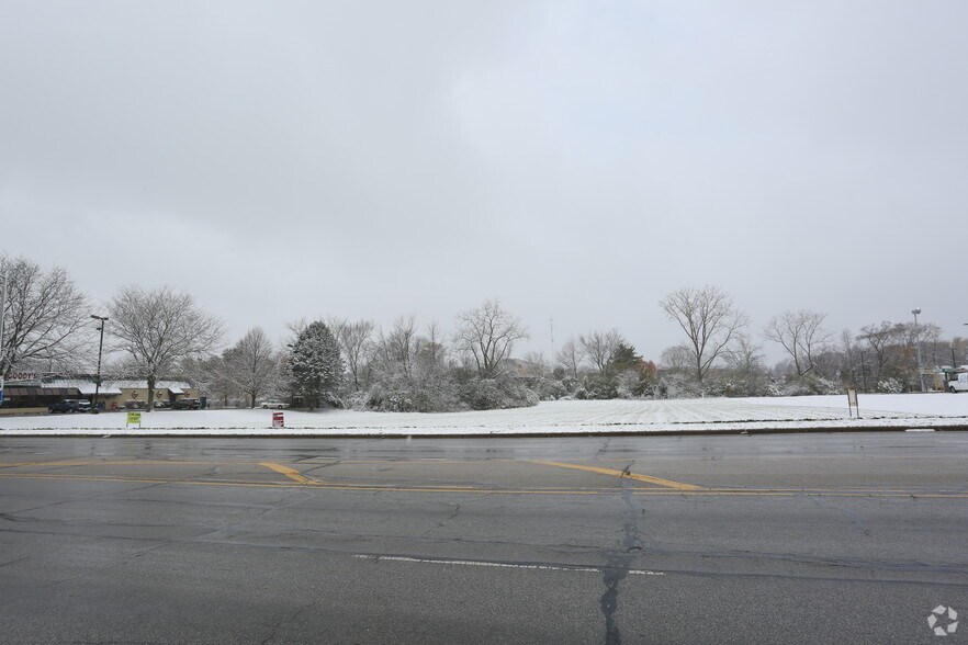 1300 N Farnsworth Ave, Aurora, IL à vendre - Photo du bâtiment - Image 3 de 3