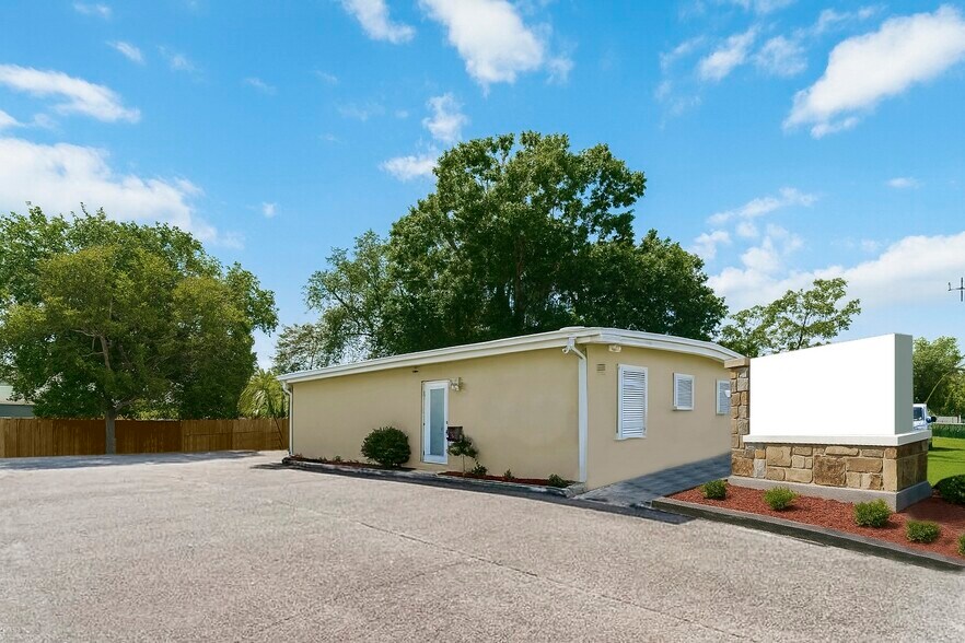 1313 Croton Rd, Melbourne, FL à louer - Photo du bâtiment - Image 1 de 20