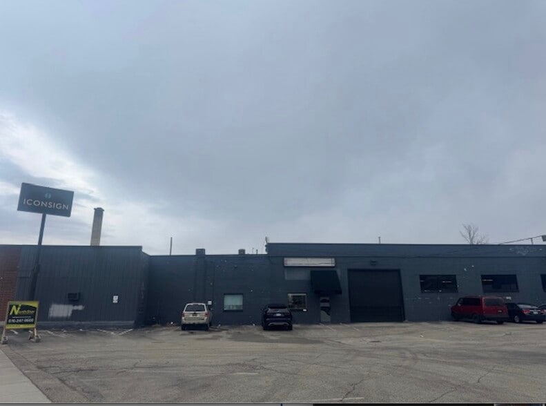 500-522 Stocking Ave, Grand Rapids, MI for sale - Building Photo - Image 2 of 11