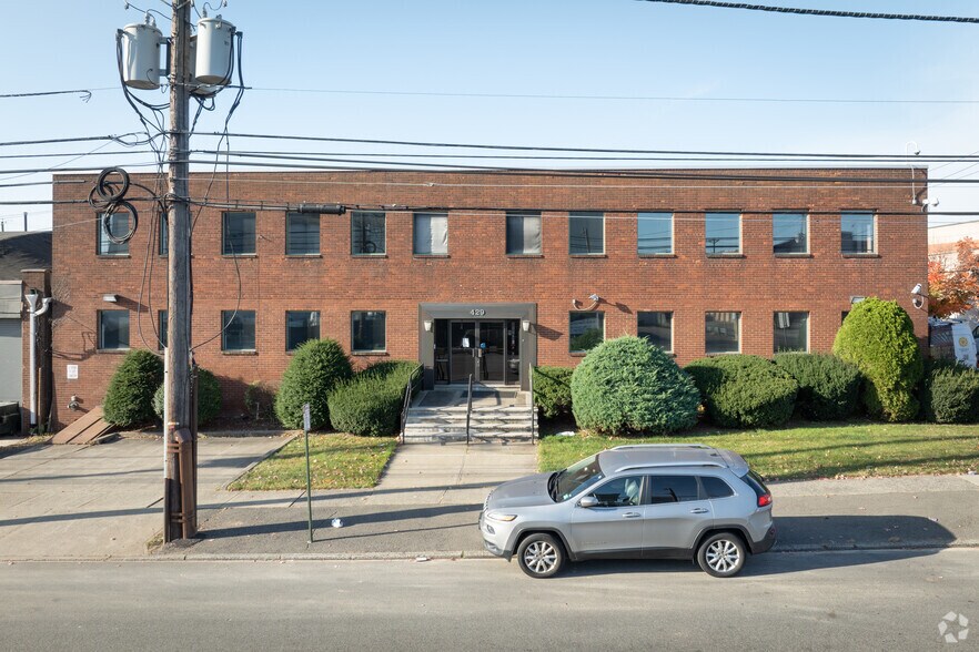 429 Getty Ave, Clifton, NJ à louer - Photo du bâtiment - Image 2 de 11