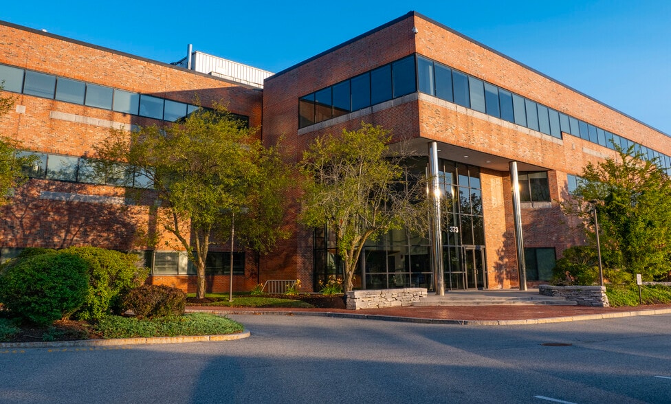 373 Plantation St, Worcester, MA for lease - Building Photo - Image 2 of 6