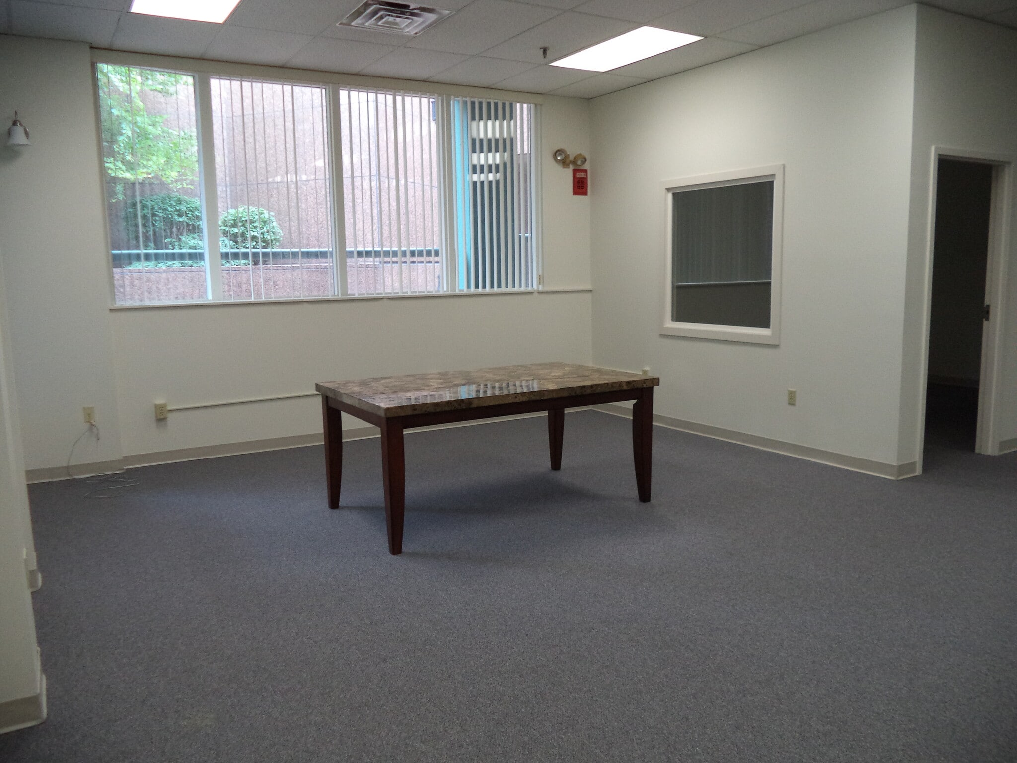 1117 Elm St, Manchester, NH for lease Interior Photo- Image 1 of 3