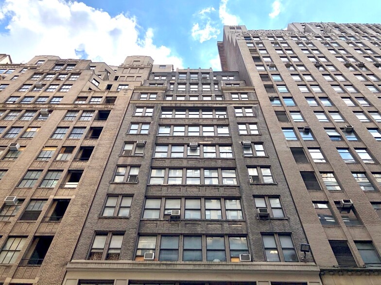 260 W 35th St, New York, NY à louer - Photo du bâtiment - Image 2 de 19