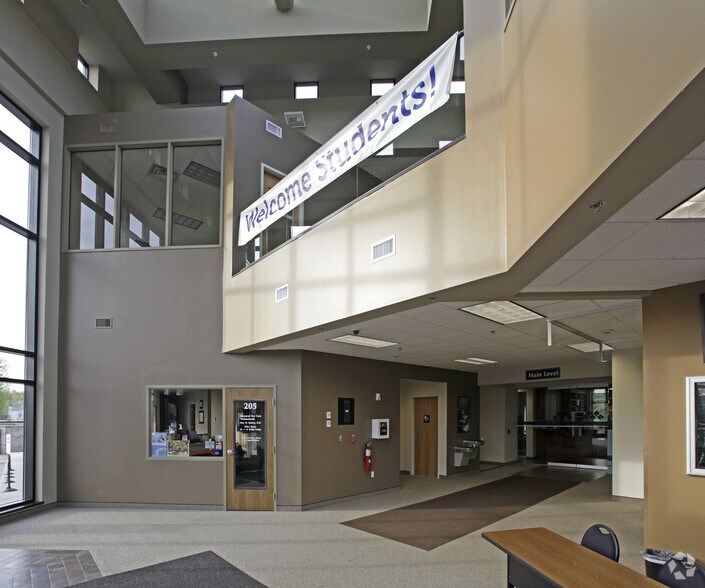 17685 Juniper Path, Lakeville, MN à louer - Hall d’entrée - Image 2 de 21