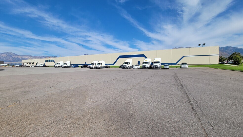 1330 W 3300 S, Ogden, UT à louer - Photo du bâtiment - Image 3 de 6