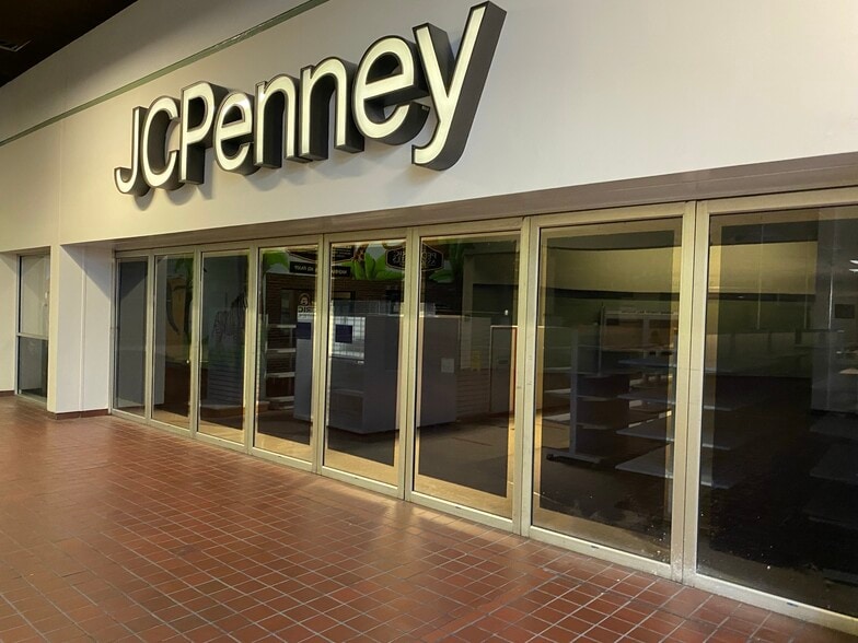 40 Batavia City Ctr, Batavia, NY for lease - Lobby - Image 3 of 7