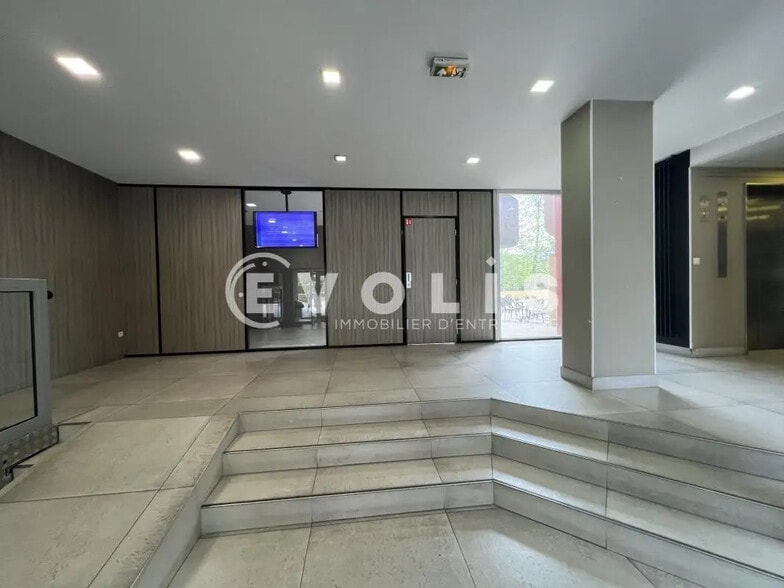 Bureau dans Maisons-Alfort à louer - Hall d’entrée - Image 1 de 15