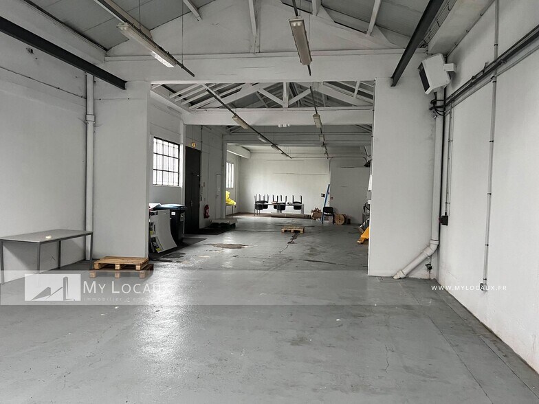 Flex in Saint-Denis for lease - Interior Photo - Image 2 of 6