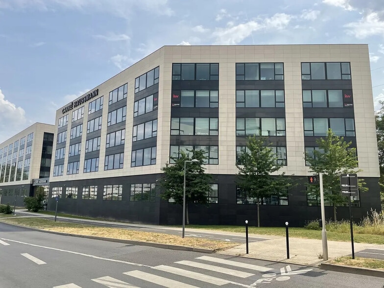 Office in Évry-Courcouronnes for lease - Building Photo - Image 3 of 26