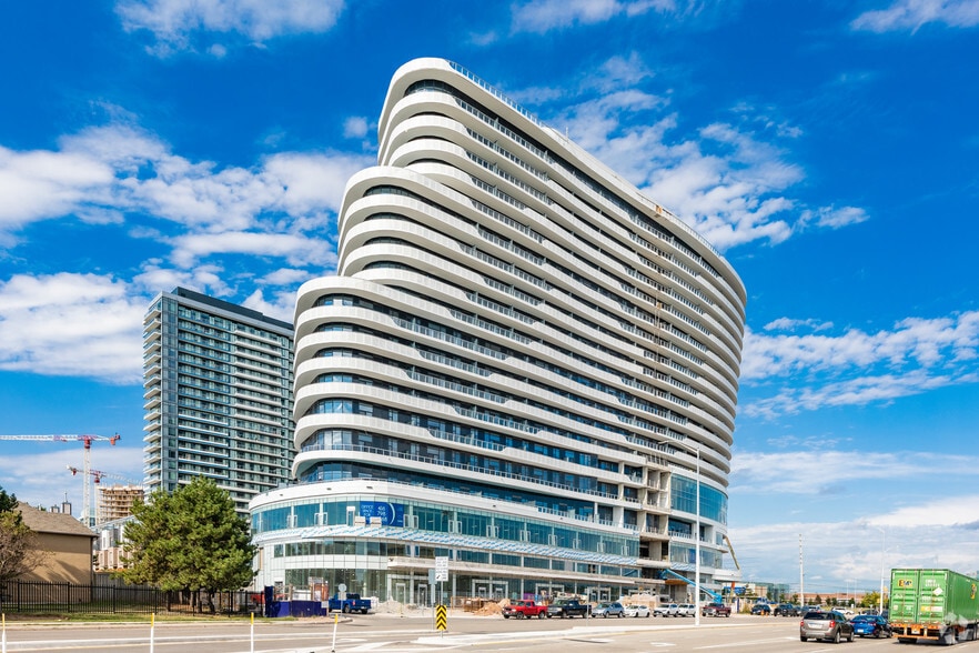 2520 Eglinton Av W, Mississauga, ON à louer - Photo du bâtiment - Image 3 de 8