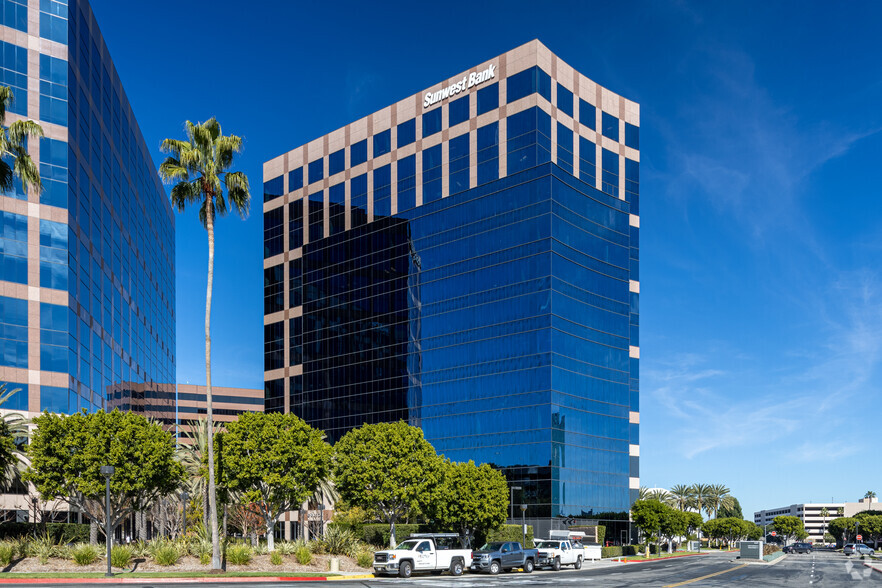 2050 Main St, Irvine, CA for sale - Building Photo - Image 1 of 1